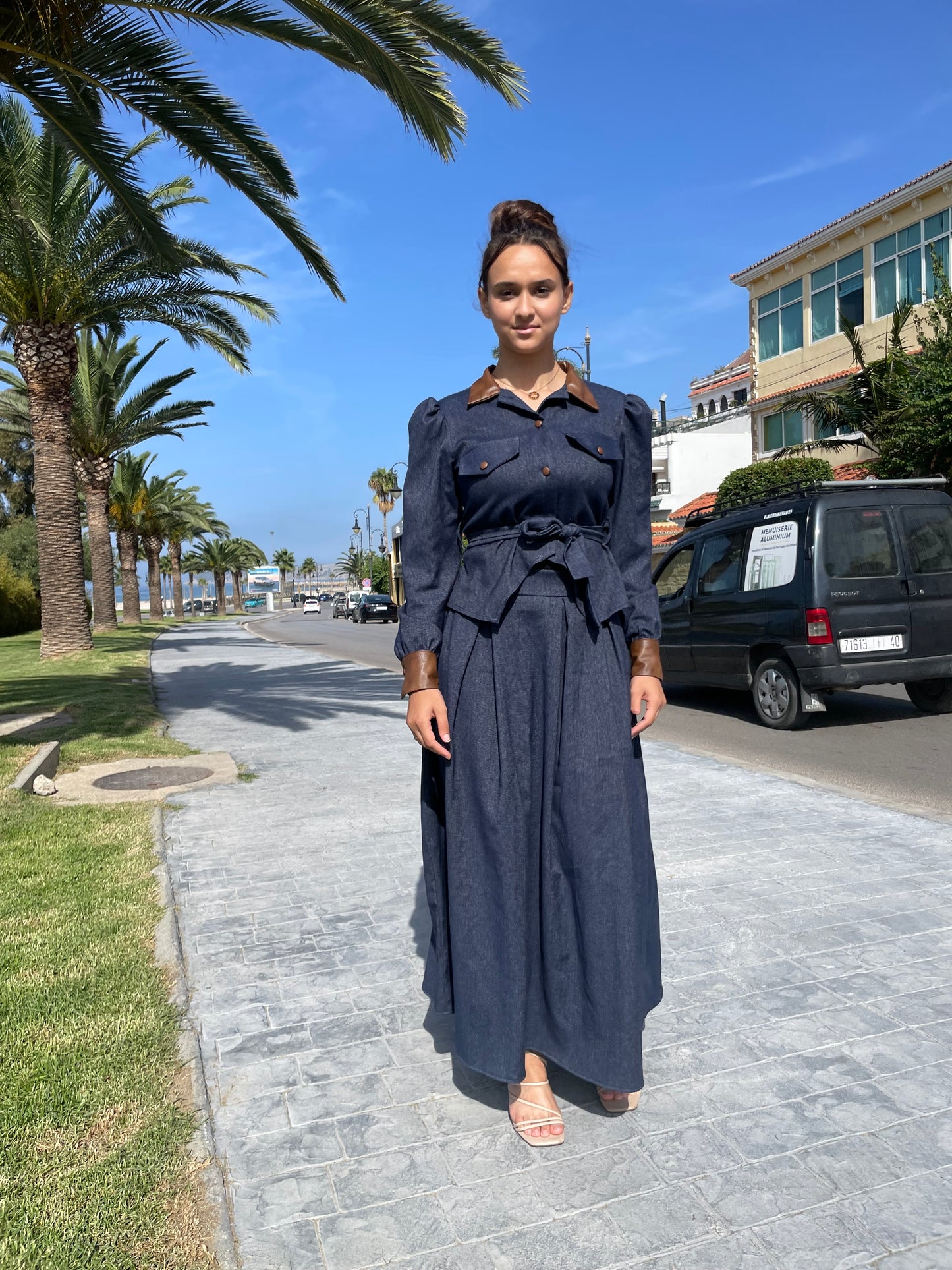 Ensemble Long Femme Effet Denim – Veste Cintrée Ceinturée + Jupe Longue Évasée