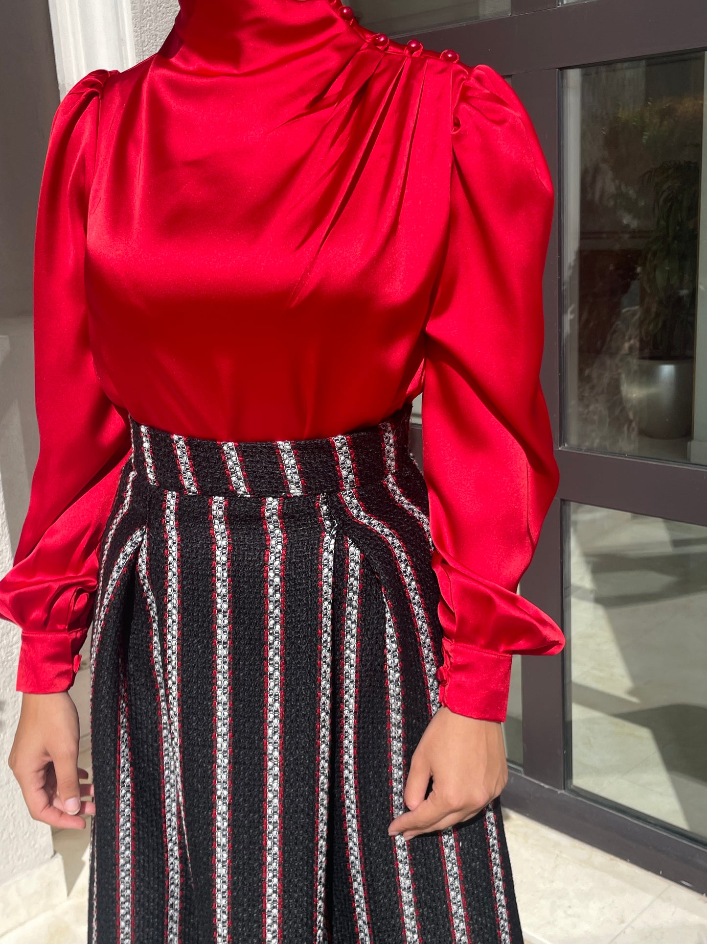 Chemise Femme Satinée Rouge avec Détails Boutons