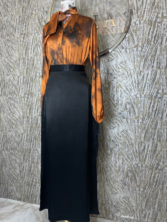 Jupe longue noire en satin – Taille haute et coupe droite